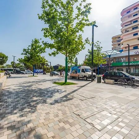 Center By Vlore