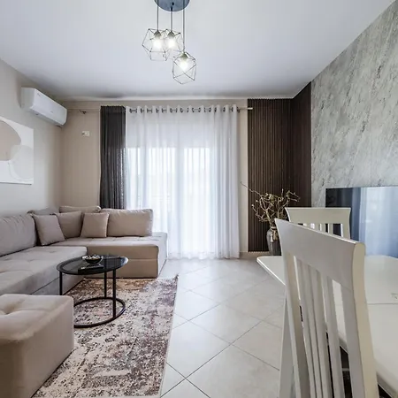 Center By Vlorë
