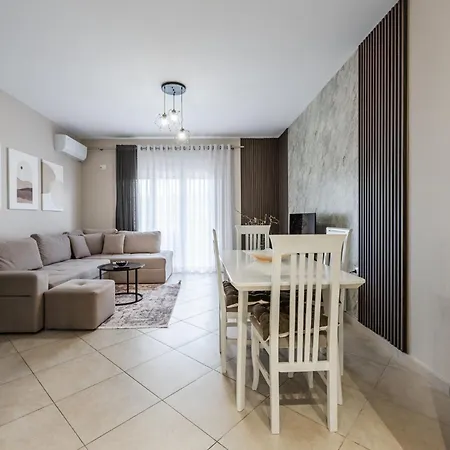 Center By Apartment *